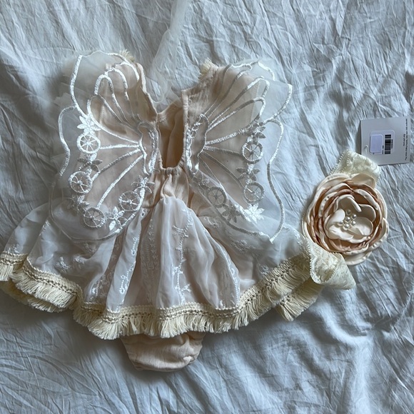 BABY NWT 2 piece butterfly outfit - Picture 2 of 2